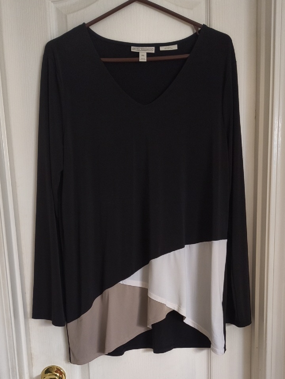 Dana Buchman Black Long Sleeve V-Neck Top with White and Taupe Panels